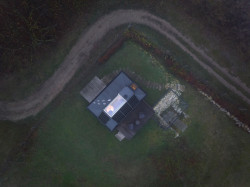 Sítě sem nevedou. (Domek ve vinici; Ark-Shelter, Archekta)