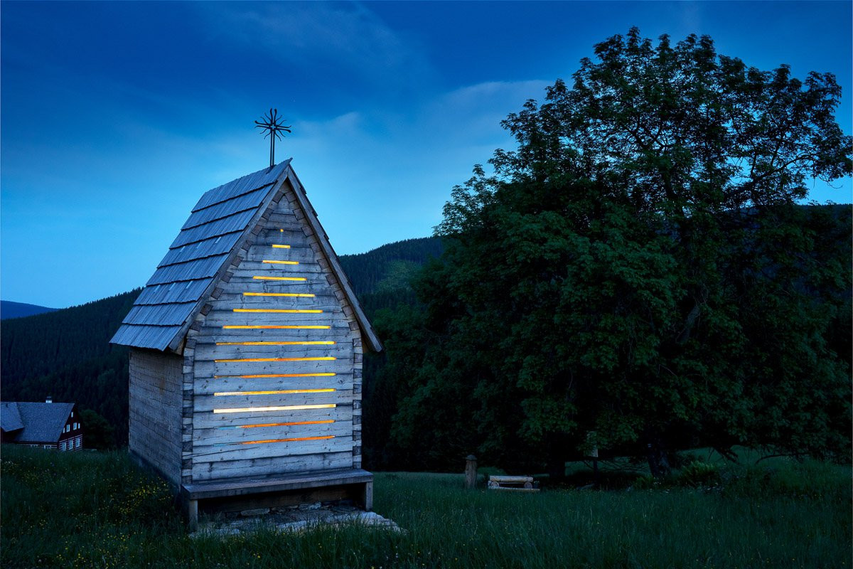 Počinem ve spiritualizaci krajiny se stala Zvonička na Vlašských boudách ve Velké Úpě navržená architekty ze studia ABM architekti