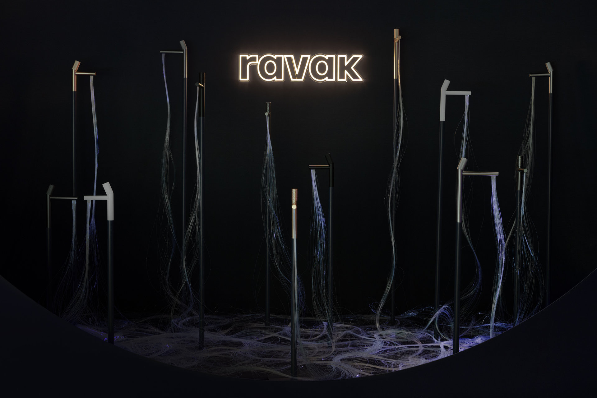 Ravak představil na letosním Designbloku novou kolekci vodovodních baterií Revers designérů Romana Vrtišky a Vladimíra Žáka.