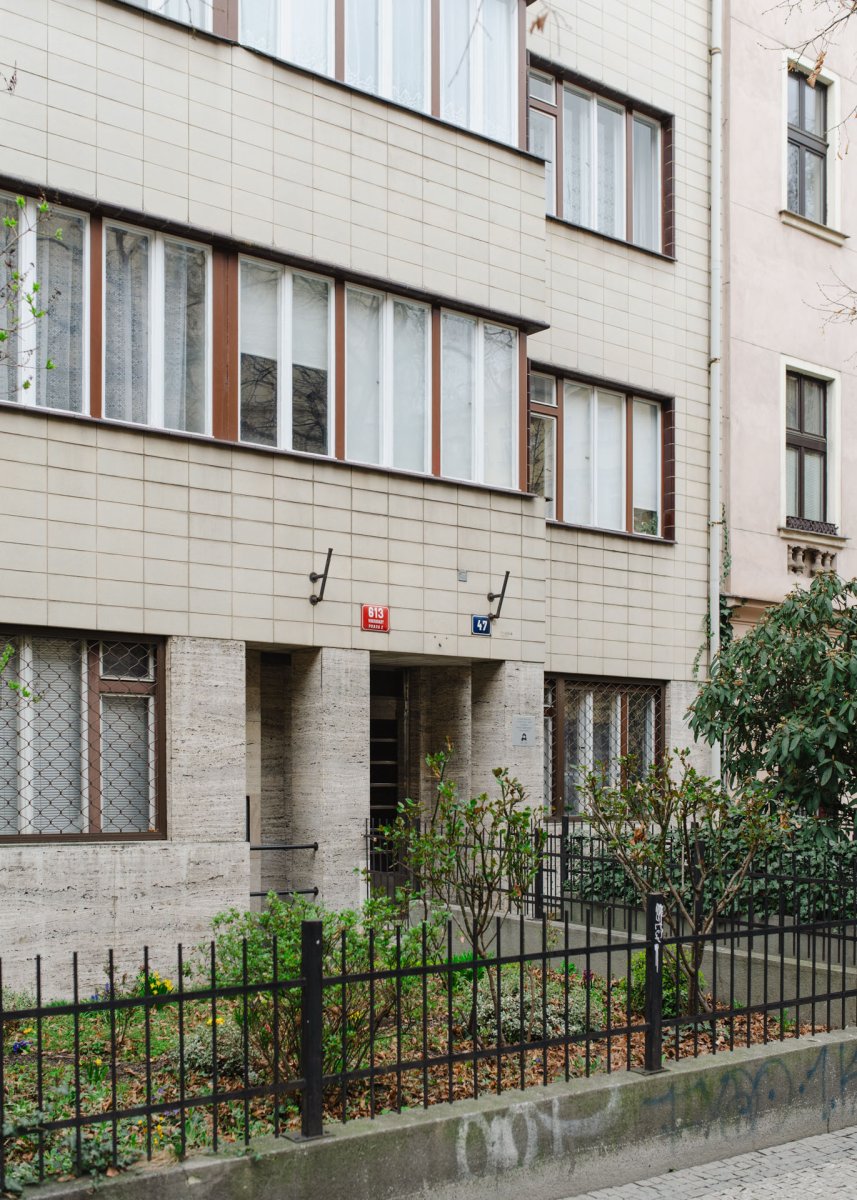 Komentované procházky architekta Jana Bureše a historika architektury Adama Štěcha odhalí svět pražských meziválečných činžovních domů.