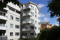 Uplatnění fasádních desek Cembrit Raw na balkónových konstrukcích - foto