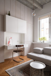 Pracovní stůl a trubková židle Gottwald Ez12 (Rekonstrukce funkcionalistického bytu v Praze, architekt Martin Čeněk)