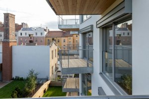 Bytový dům Sámova, Znamení čtyř - architekti