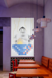 Pohled do zadní části bistra s posezením (Bistro Ramencraft v Praze, SAO Architekti)