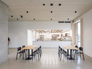 Jídelna (Kanceláře postavené z CLT panelů; Studio Perspektiv)