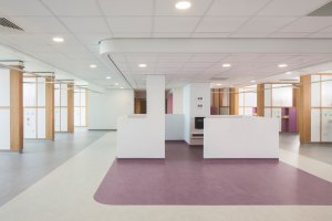 Kombinací barev podlahy Marmoleum snadno vytvoříte zóny nebo navigační systém budov