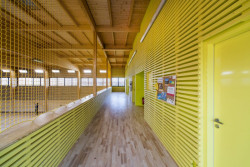 Dřevák, M1 architekti, žlutá galerie