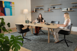 Židle, která obejme - bloum od Wisner-Hager