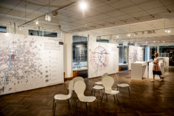 Expozice výstavy Ideální Velká/ Malá Praha, 1919/ 2019 v Galerii Lucerna.