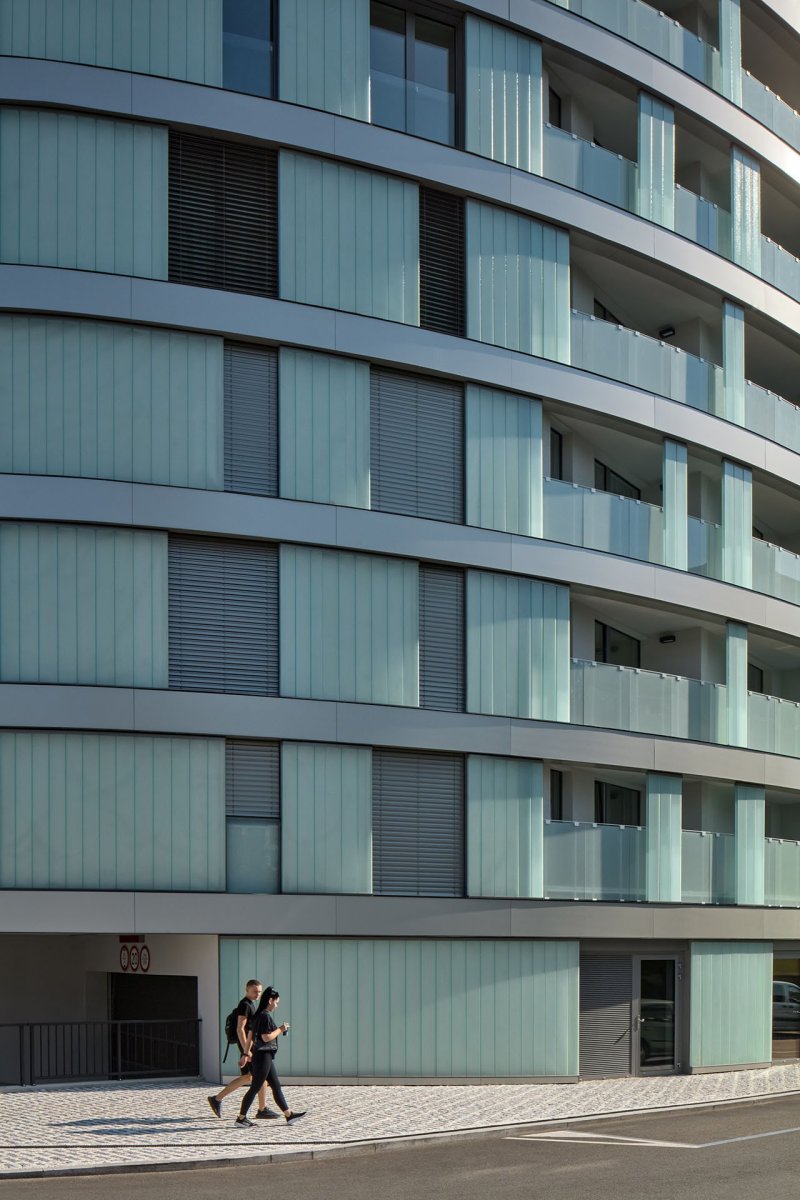 V přízemí Olivy jsou provozovny  (Bytový dům Oliva, A69 architekti)