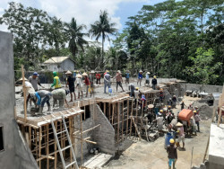 Dělníci  pracovali rychle a pružně.