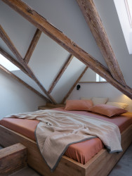 Podkrovní byt na Arbesově náměstí od Formafatal