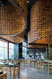 Restaurace Pizza 4P’s v Hanoji od česko – vietnamského studia ODDO