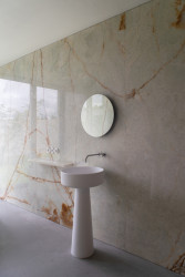 Onyxová koupelna (Vila za Prahou, Nacházel architekti)