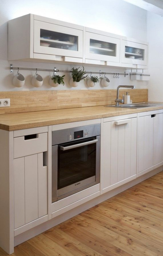 Světnice v Údolí, Debyt,