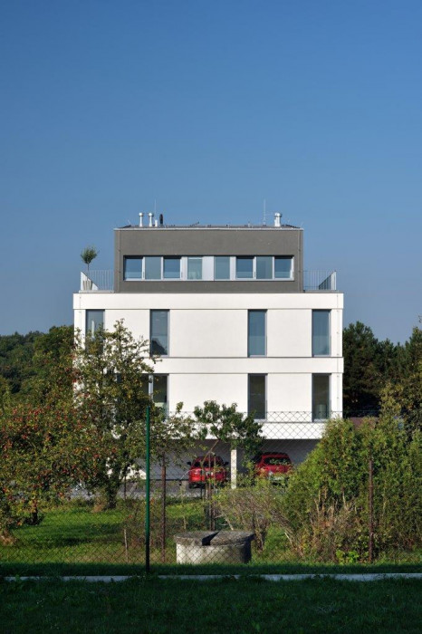 BD Krásnopolská, ATELIER 38