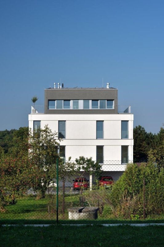 BD Krásnopolská, ATELIER 38