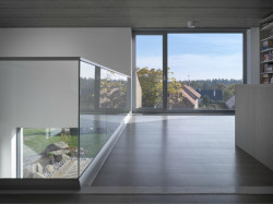 Dům se šikmou střechou