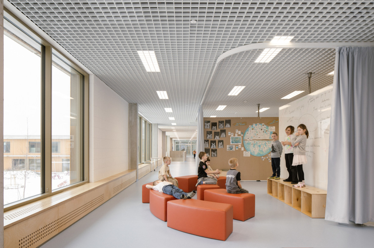 Výuková krajina, kterou lze různě přestavovat. (Nová škola LOŠBATES; SOA architekti)
