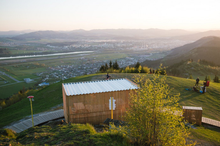 2021 architekti, LABAK, Lávka a prístrešok na Straníku – foto