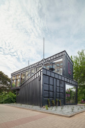 Kavárna Kontejner na Ortenově náměstí od Collarch studia