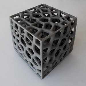 Obr. 24: Ukázka možností 3D tisku spo­jo­váním prášku technologií Voxeljet, objekt je nerealizovatelný jiným způsobem než 3D tiskem  spojováním prášku, Emerging Objects, USA,