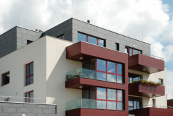 Uplatnění fasádních desek Cembrit Raw na balkónových konstrukcích - foto