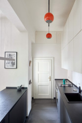 Rekonstrukce bytu v Praze-Nuslích, studio Collarch: Pohled do kuchyně