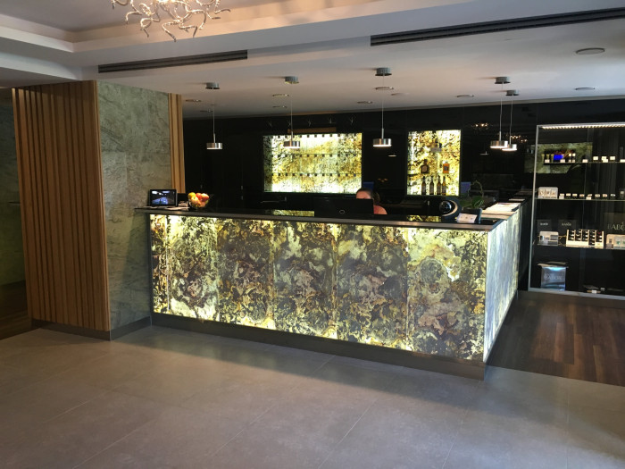 Hotel Bartoš ve Frenštátě pod Radhoštěm (Rekonstrukci a přístavbu stávajícího hotelu dle návrhu Ing. Petra Stibory realizovala E B stavební společnost.)