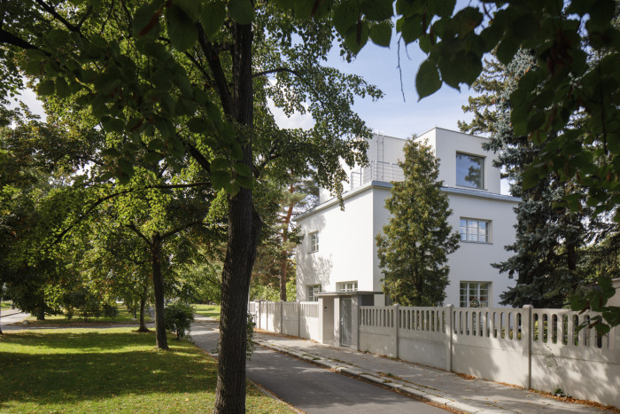 Rekonstrukce prvorepublikové vily v Praze od studia Lenka Míková Architekti
