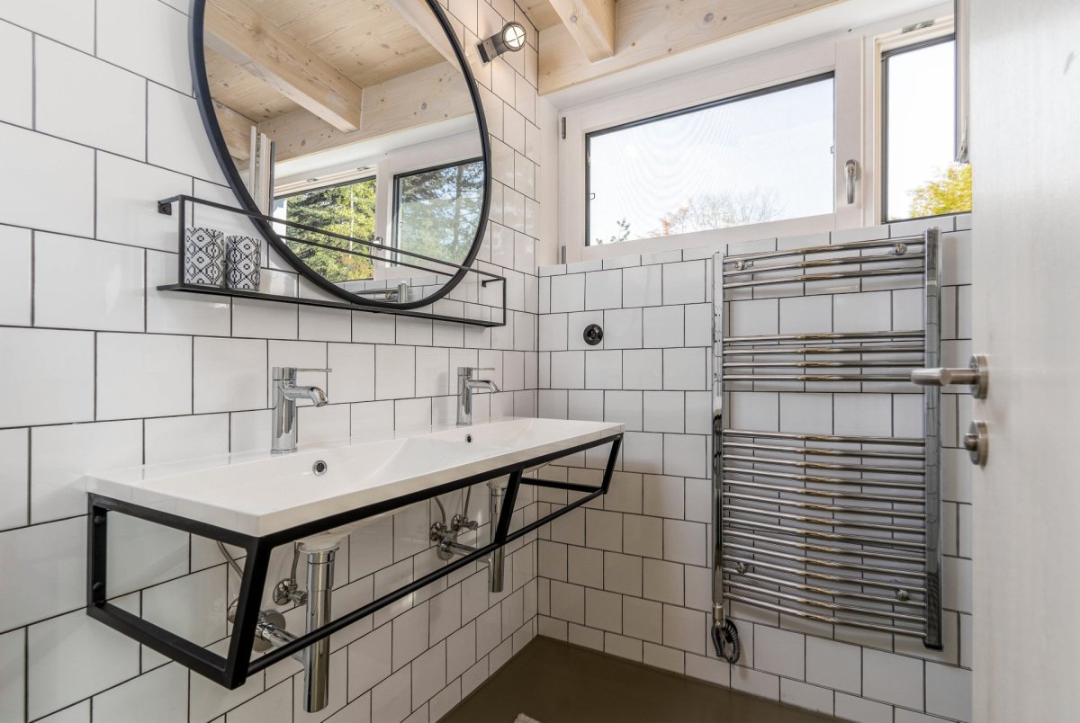 Studio 3K Architects zrekonstruovalo chatu v odlehlých lesích na Benešovsku