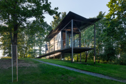 Cílem bylo navrhnout modulární stavbu, kterou lze jednoduše přepravovat a instalovat na požadovaném místě