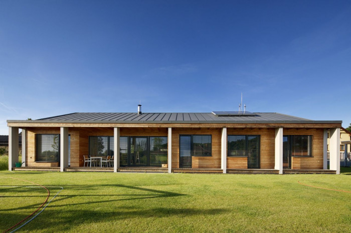 Vladimír Balda architekt, Přízemní dům se slunolamem – foto