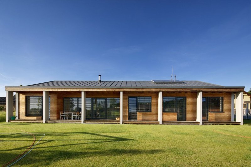 Vladimír Balda architekt, Přízemní dům se slunolamem – foto