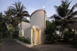 V komplexu byla vybudovaná také modlitebna. (De Residence Pangandaran, Erik Petrus)