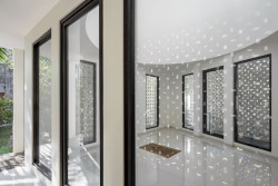 Interiér modlitebny (De Residence Pangandaran, Erik Petrus)