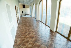 Řád bosých karmelitek proměňuje zemědělský statek v Drastech na své nové sídlo.