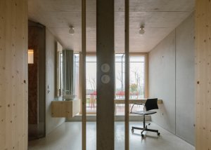 Koupelna a pracovna (Víkendový dům nad přehradou, NOIZ architekti)