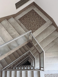 Je to příležitost objevit tento málo zmapovaný a známý fragment pražské architektonické historie. 

NA FOTOGRAFII: Jaroslav Vančura, Nájemní a obchodní dům, 1935-1939, Vinohrady