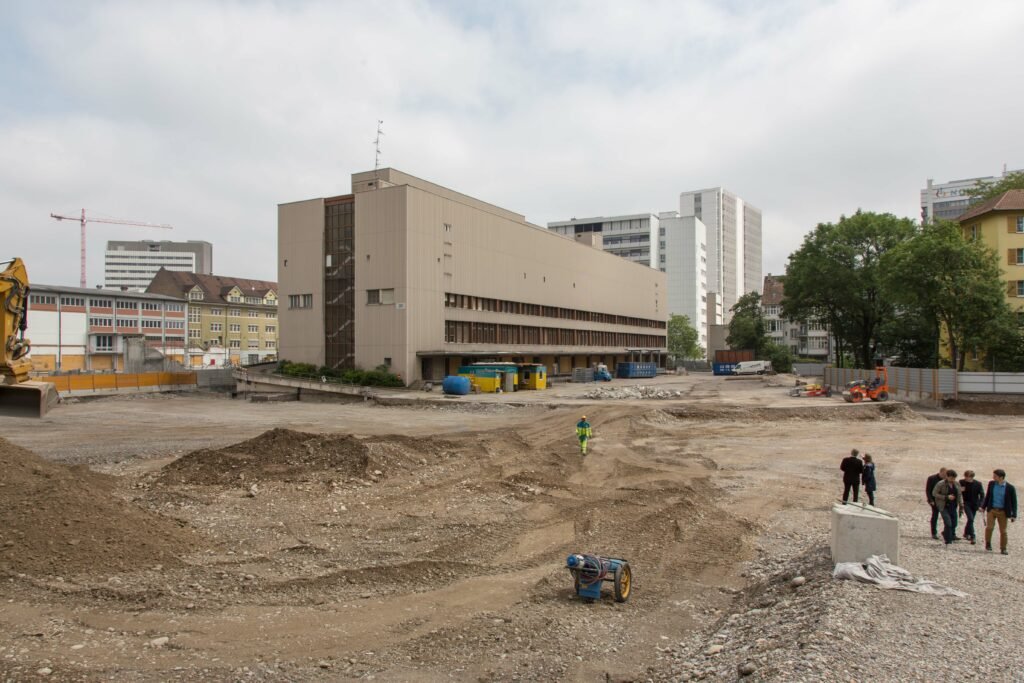 Původní podoba skladu (Konverze skladu vína na komunitní bydlení; Esch Sintzel Architekten)