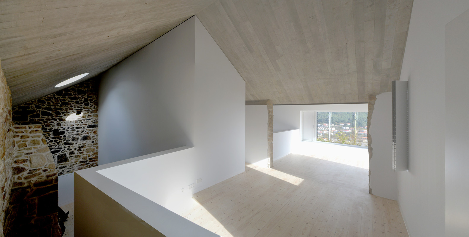 Rekonstrukce a dostavba rodinného domu v Muros, fuertes-penedo arquitectos © Héctor Santos-Díez