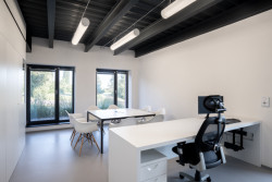 Ateliér Laplan proměnil bývalou trafostanici v moravském Vyškově na kanceláře a byt