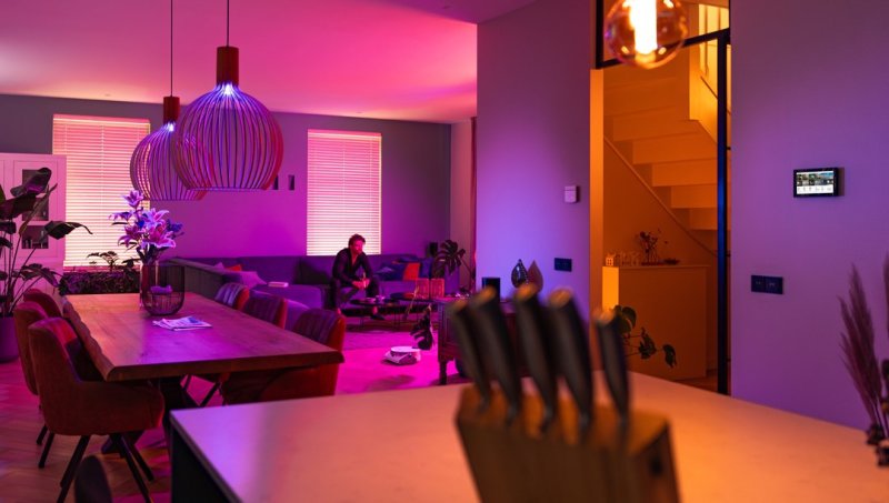 Multifunkční ovládací dotykový panel OneTouch 7" vyvinula společnost ABB.