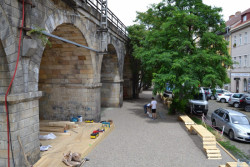 Léto pod Negrelliho viaduktem