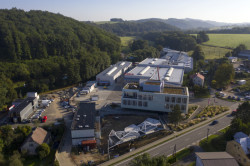 Česká společnost KOMA MODULAR uplatňuje modularitu na stavbách různých typologií. Díky inovacím jsou považováni za špičku mezi architekty i stavaři