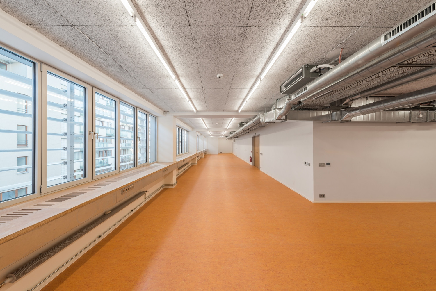 Zrekonstruovaná administrativní budova DOX+, sídlo soukromé školy ARCHIP, Petr Hájek ARCHITEKTI