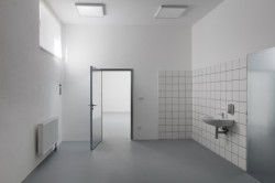 Mjölk architekti proměnili chátrající menzu v Ústí nad Labem na Dům umění