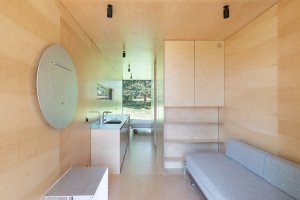 Jako obklad architekti zvolili dřevěnou překližku