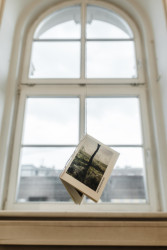 Architektka Blanka Solár vystavuje v Galerii Mini na brněnské Fakultě architektury expozici Hřbitov bez hrobů; pietní biocentrum?