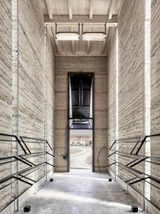 Uvnitř věže (věž v Chamsu, Bolthauser Architekten a další)